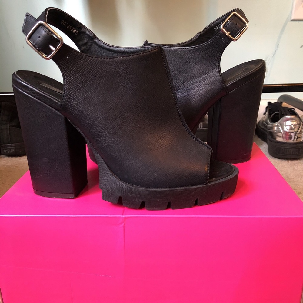 Chunky peep-toe booties